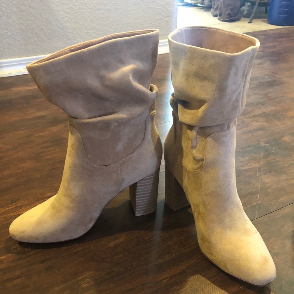 Size 8 tan suede ankle booties